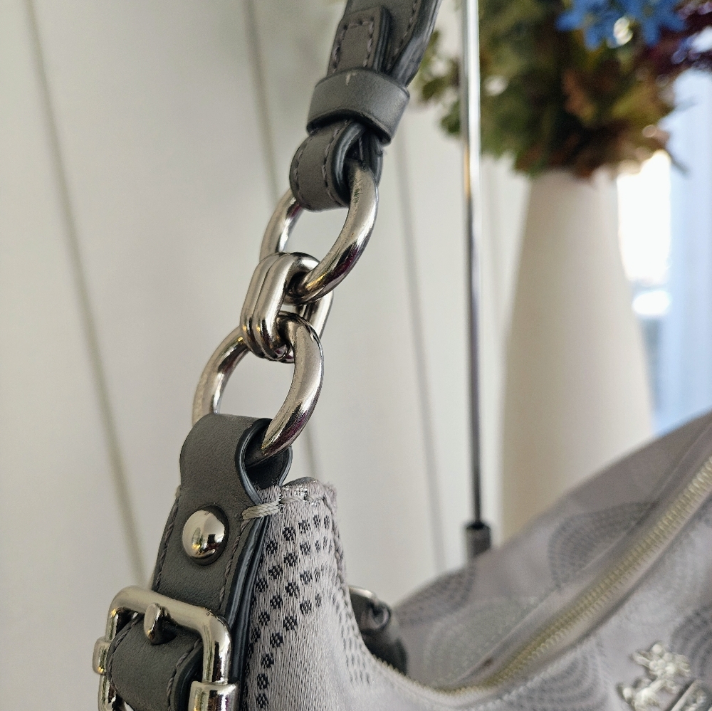 Beautiful Silver Coach bag - Picture 6 of 13